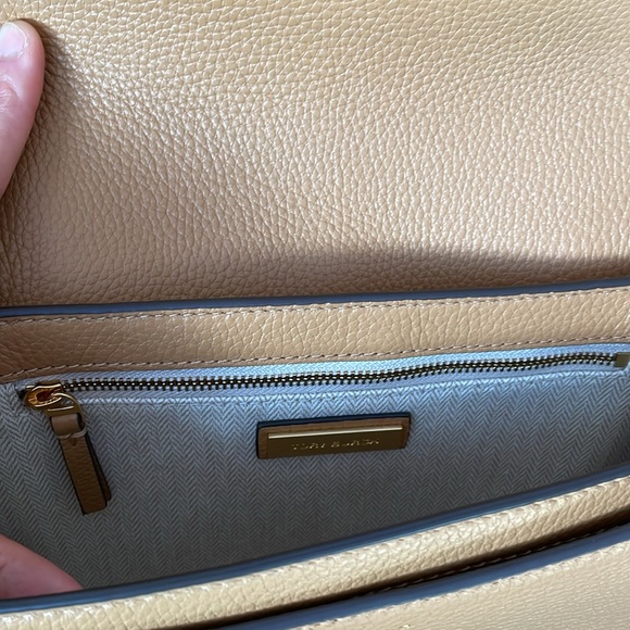 New , authentic britten medium adjustable shoulder bag - Picture 12 of 16